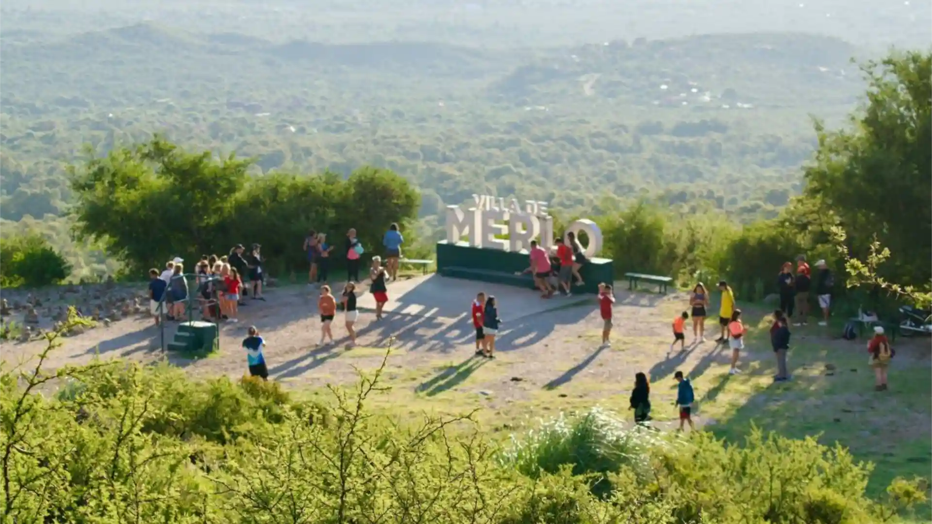 Cartel gigante de Villa de Merlo en el Mirador del Tala Caído (Merlo, San Luis)